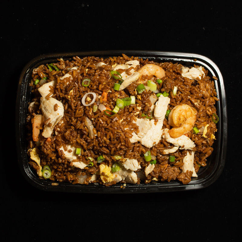 Arroz Frito Con Pollo Y Camaron